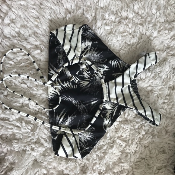 Billabong Bathing Suit Top - Picture 2 of 3